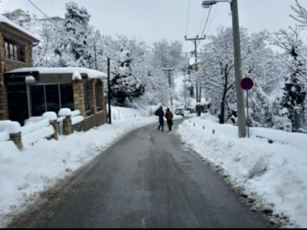 Καθαρισμός δρόμων στην Π.Ε. Κορινθίας μετά τη χιονόπτωση